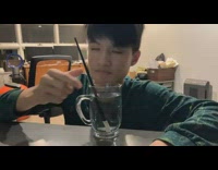 Collab DailyDoseOfInternet - Man streamed and tries to drink water with a single chopstick