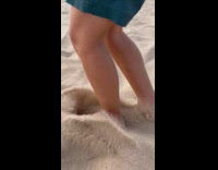 Guy runs on sand makes squeaky sound