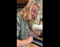 Collab Clips MPUGC2 - Woman cleaning drawer full of water