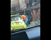 Man tight blue leggings get inside car