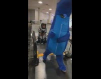 Giant dinosaur dance in the subway alone in NY 