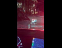 Food delivery robot blocking road causing traffic 