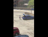 Collab IITW - Woman tiktok dance back of blue car