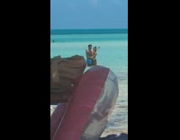 Collab IITW - Couple films a video at the beach 