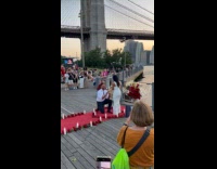 Collab WINY - Man propose to girlfriend red carpet Dumbo park