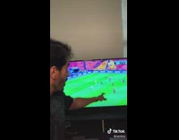 (3RD PARTY CONTENT) Collab BitchIG2 - Guy explains soccer game playing on tv