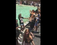 Couple hand hold fountain photo crowd 