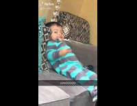 Collab ClipsIG - Peace sign turns into middle finger baby 