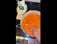 Collab ClipsIG - Man speechless after tasting perfectly seasoned meal