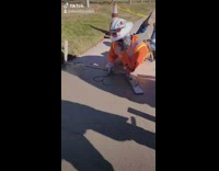 Collab BitchMP - Worker draws heart in wet cement