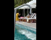 Collab IITW - Mother takes picture of daughter at pool