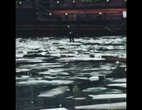 Guy paddleboards in Chicago river after the Polar Vortex