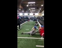 Lady Shows off Flexibility in Split at Gym
