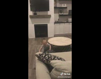 Collab ClipsIG - Toddler clears table to dance on it