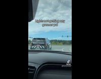 Collab Clips MPUGC - Man honks at police car on traffic light 