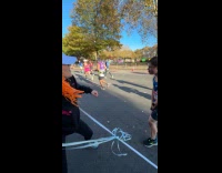 Runner dances with the crowd and splits