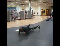 Guy does extreme pushups for his core 