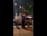 Collab IITW - 2 woman twerks on top of car 