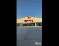 Guy mispronounces bucees girl corrects him 