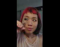 Girl uses makeup to draw scary mouth on herself 