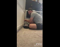 Woman pranks guy fixing electrical outlet by popping balloon