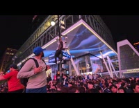 Guy pullups at pole for Knicks celebration