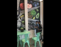 Kids dance in middle of restaurant 