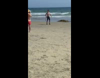 Man shirtless flex no muscle beach photo shoot