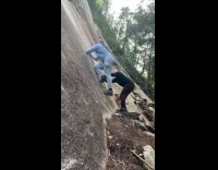 Collab IITW - Man climbs the wall while other man takes picture