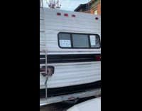 Salon business in a mobile home trailer, "Nail Bus"