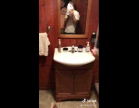 Collab BitchMP - Guy pours bleach on spider in sink