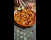 English Man Cuts Pizza the Wrong Way