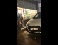 Two guys break into jewelry store 