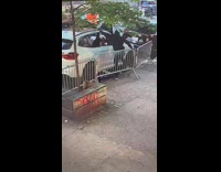 Thieves stealing tires parking on street