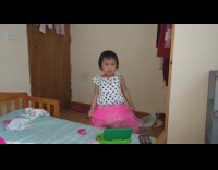 Girl sings row your boat song wrong