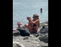 Collab IITW - Woman take picture of dog wear hat beach