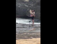 Collab IITW - Woman bikini carried by man at beach