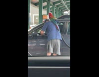 Collab BoysIG - Man vacuum his car parrot on shoulder