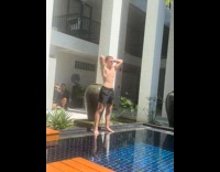 Collab IITW - Man shirtless back pose by the pool
