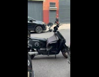 Collab WINY - Electric Scooter have phone handle with umbrella