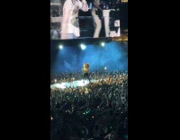 [Third party - Concert] Mr Met joins Lumineers concert on stage