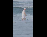 Collab IITW - Man white outfit rap video at beach