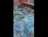 Collab ClipsIG - Guy opens door money falls out of car