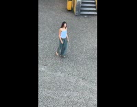 Collab IITW - Woman poses while man photographer lie down