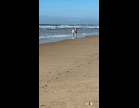 Collab IITW - Woman spin at beach narrated by filmer