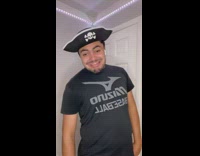 Collab ClipsIG - Guy copies the way white girls share their universities 