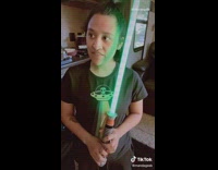 Girl plays lightsaber Star wars with dad