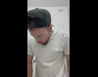 Guy shows what good coke looks like 