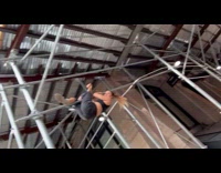 Collab winy - Woman does pilates class on the street