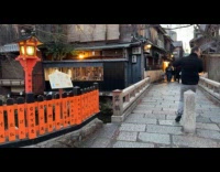 Man fell down on barrier from photoshoot